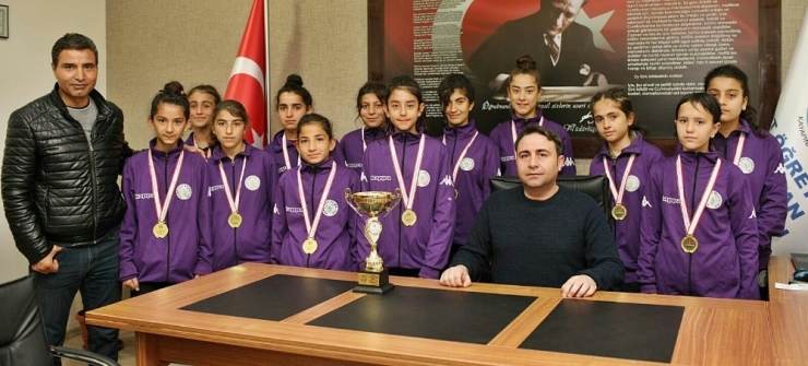 Diyarbakır Elif Livan Ortaokul Şampiyon Oldu