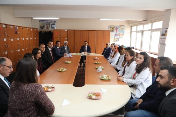 Kars Valisi Öksüz’ün Okul Ziyaretleri Devam Ediyor