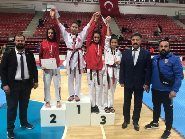 Taekwondo Yıldızlar Türkiye Birinciliği Müsabakalarına Kayserili Sporcular Damga Vurdu