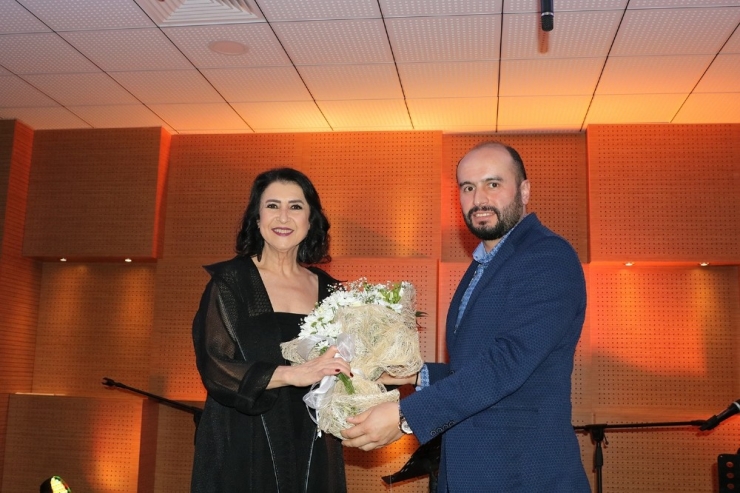 ‘Baharda Nar Çiçekleri’ İsimli Söyleşi, Ziya Taşkent Konser Salonunda Gerçekleştirdi