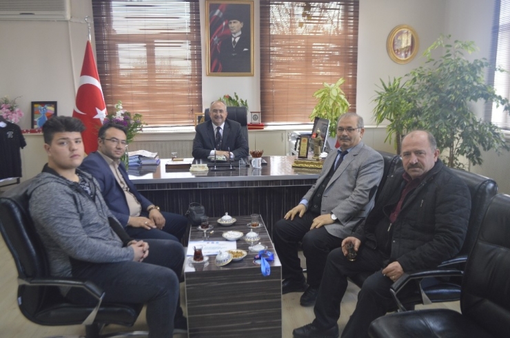 Tavşanlılı Genç, Kick Boks Uluslararası Turnuva’dan Madalya İle Döndü