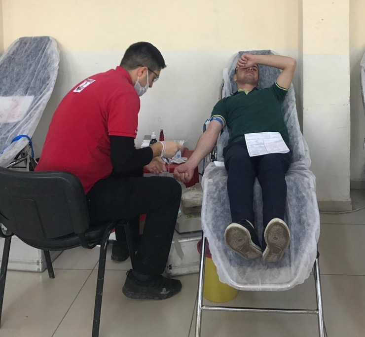 Mehmet Akif Ersoy Lisesinden Kan Bağışı Kampanyası