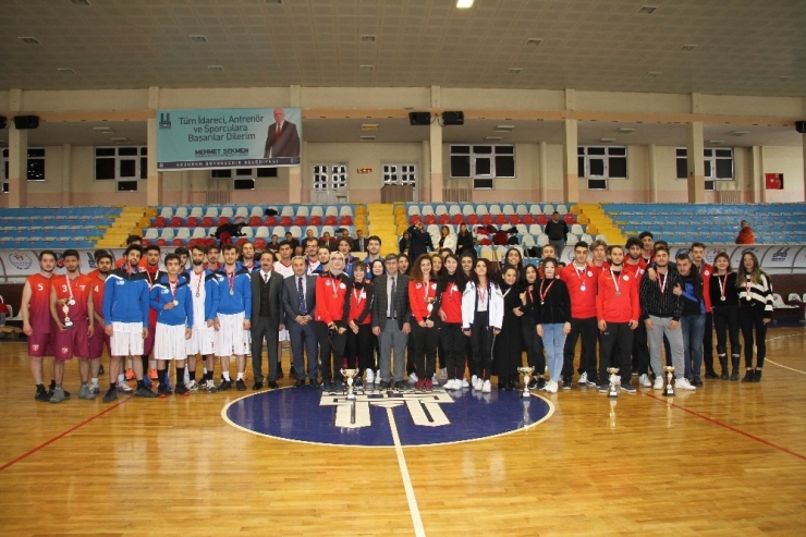 Potada Kızlarda Erzurum Erkeklerde Kayseri Şampiyon