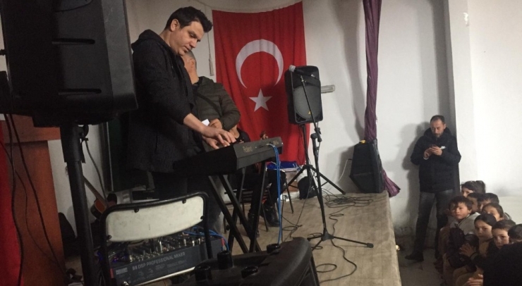 Lise Öğrencileri, Çocukların Yüzünü Güldürdü