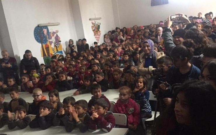 Lise Öğrencileri, Çocukların Yüzünü Güldürdü