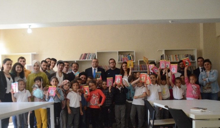 Balıkesir’de Köy Okulu Kütüphaneye Kavuştu