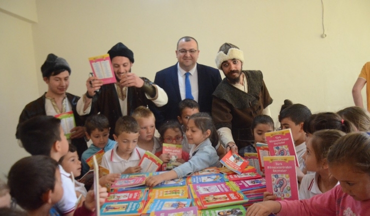 Balıkesir’de Köy Okulu Kütüphaneye Kavuştu