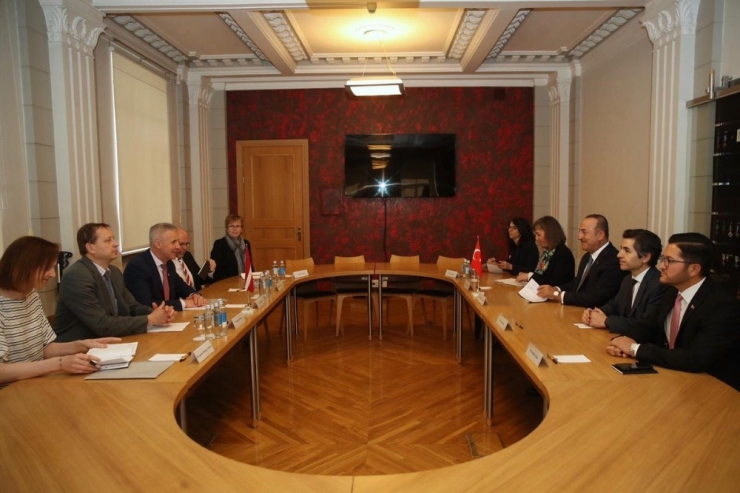 Bakan Çavuşoğlu, Letonya Savunma Bakanı Pabriks İle Görüştü