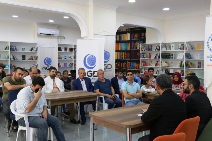 Agd’den Gençlerle ’Allah’ını Seven Defanstan Ayrılmasın’ Söyleşisi