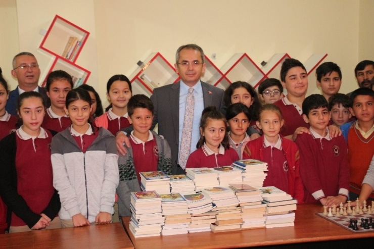 Kaymakam Pişkin, Öğrencilerle Birlikte Kitap Okudu