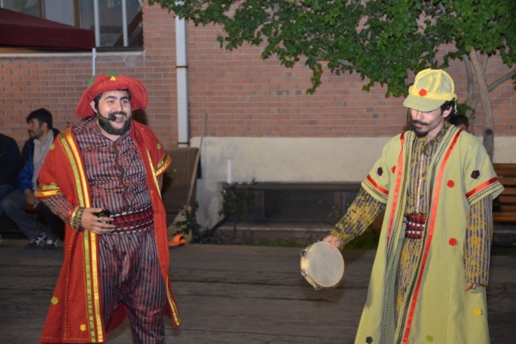 Anadolu Üniversitesi Karagöz Ve Hacivat’ı Ağırladı