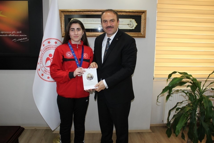 Başarılı Sporcular Gururlandırdı