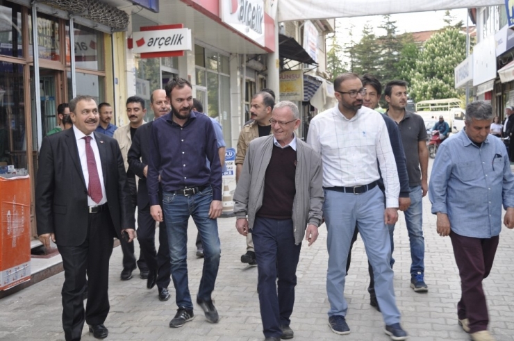 Eroğlu’dan Şuhut Çarşı Esnafına Ziyaret