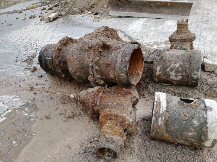 Lale Caddesi’nde İçme Suyu Hattı Yenilendi