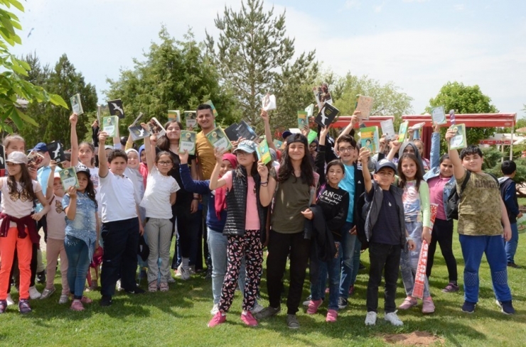 Sarıkaya’da Bin Öğrenci Kitap Okudu