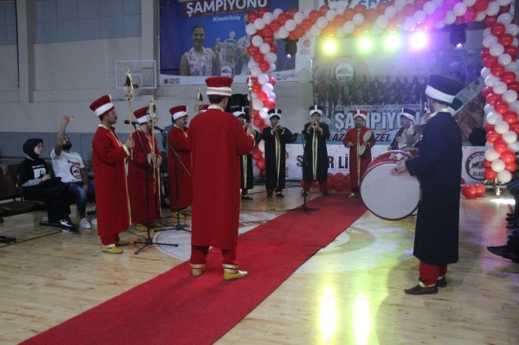 Süper Lige Yükselen Basketbol Takımına Coşkulu Kutlama