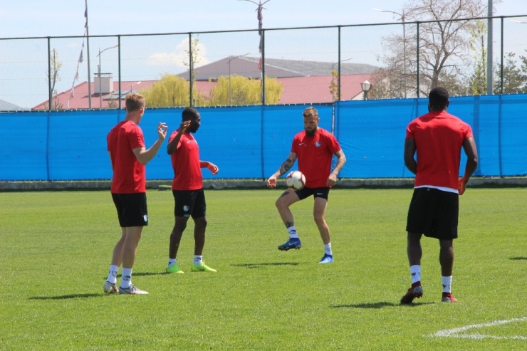 Bb Erzurumspor, Fenerbahçe Galibiyetine Odaklandı