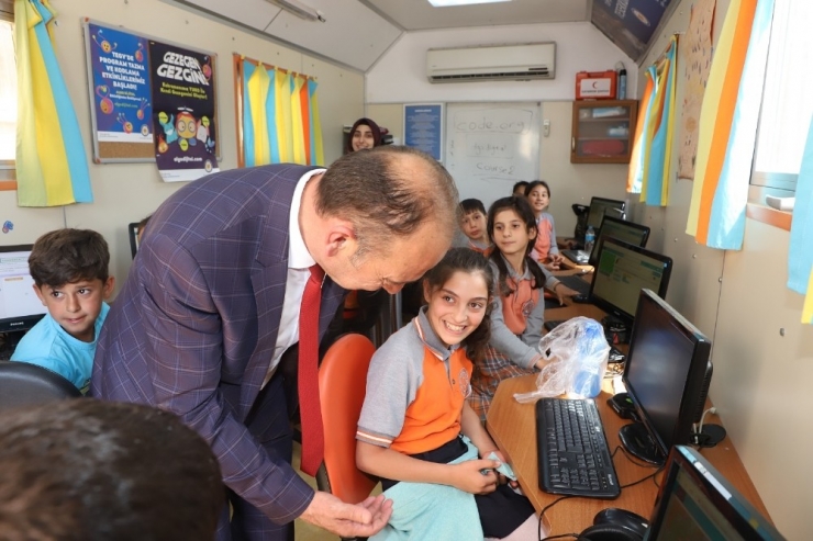 Ateş Böceği Tırı Turgutlu’da