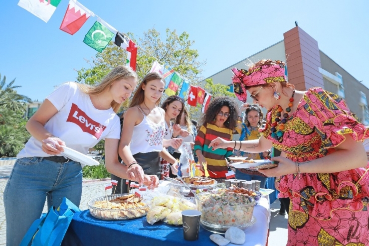 Farklı Kültürlerin Renkli Buluşması