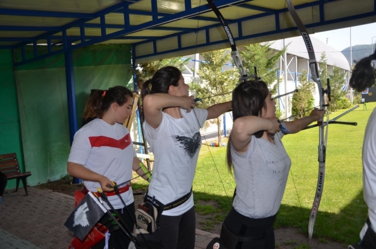 Okçuluk Gençlik Kupasında Heyecan Sürüyor