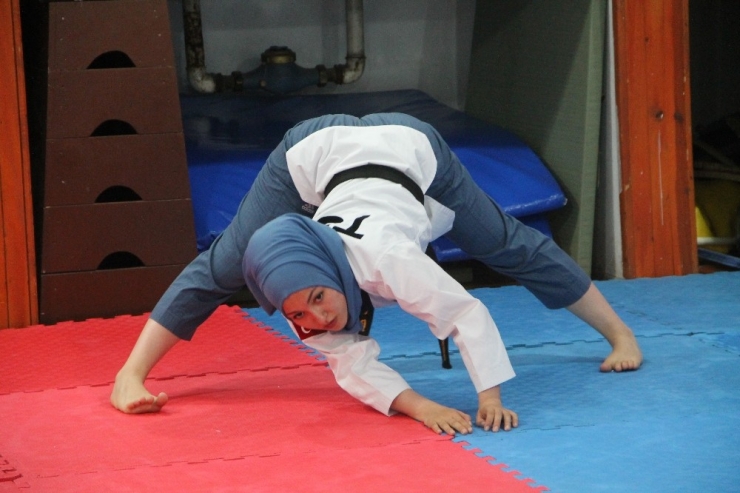 Amasyalı Tekvandoculardan 2 Altın, 6 Gümüş