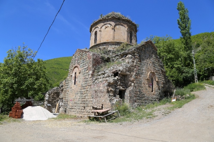 Artvin’de Bin 100 Yıllık Kilisenin Önüne Yapılmak İstenen Tuvalet Tartışma Konusu Oldu