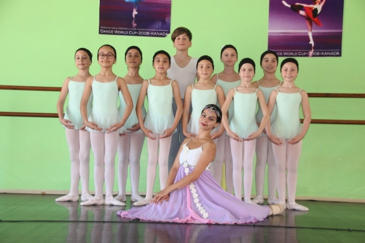 Dünyaca Ünlü Bale Okulları 17 Yaşındaki Dila İçin Sıraya Girdi