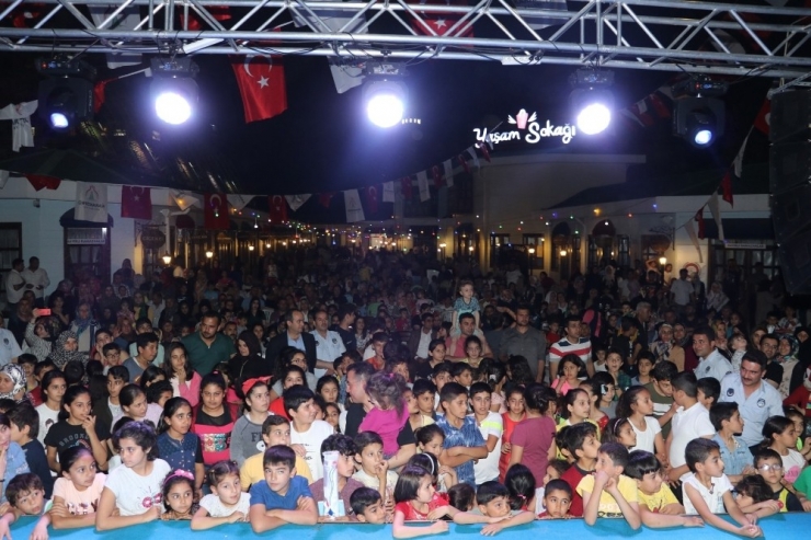 Karaköprü Yaşam Sokağında Ramazan Coşkusu Sürüyor