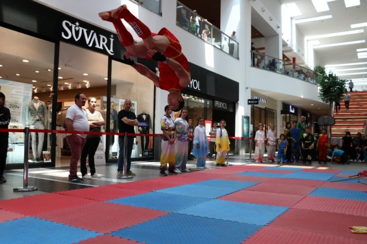 Genç Sporcular Forum Magnesia’da Hünerlerini Sergiledi