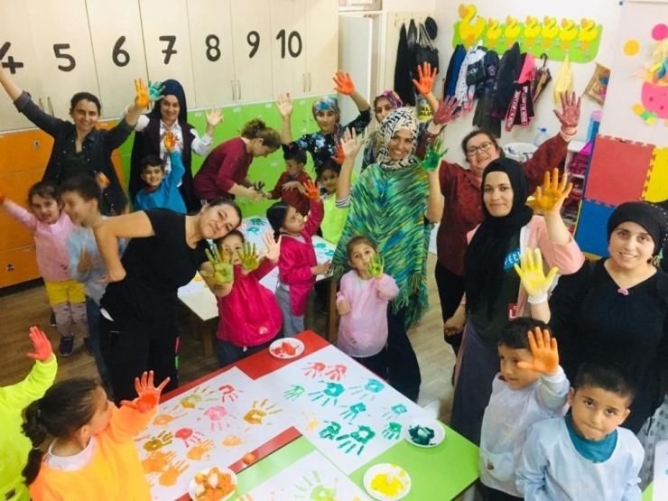 Ayvalık’ın Eğitim Alanında “İletişim Özel, Gelecek Güzel Projesi” Farkı