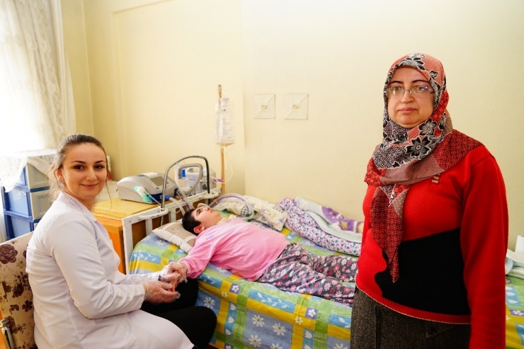 Evde Fizik Tedaviyle Hem Hastalar Hem De Aileler Mutlu