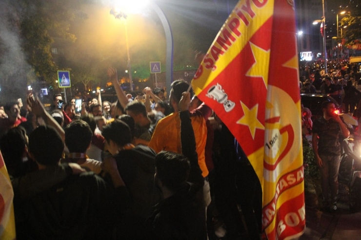 Galatasaray’ın Şampiyonluğu Kocaeli’de Coşkuyla Kutlandı