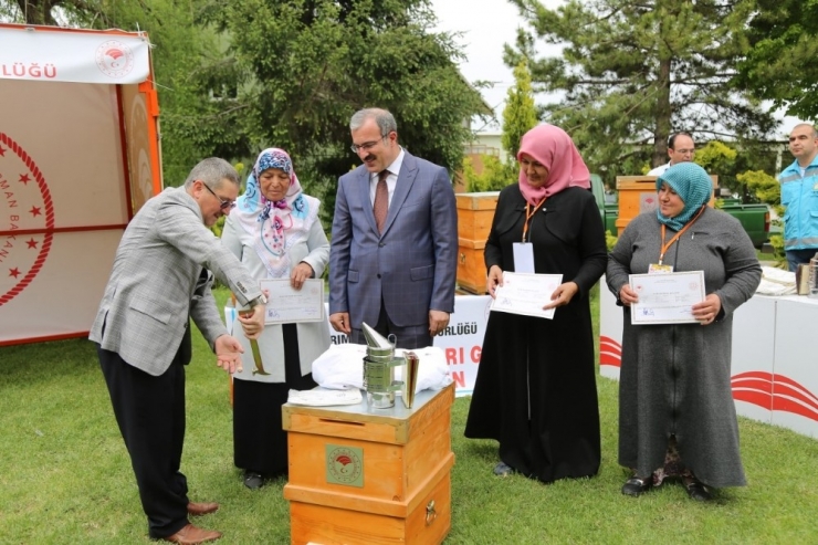 Kütahya’da Arıcılığa 1 Milyon 470 Bin Tl Hibe