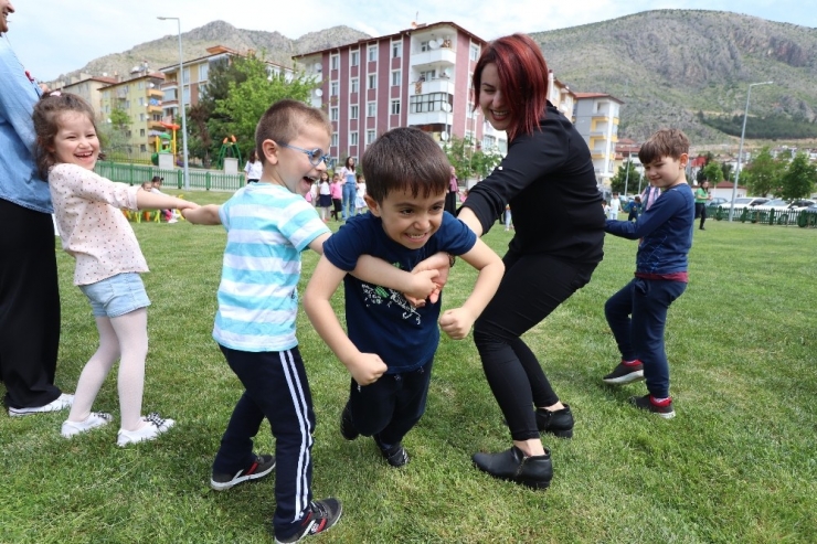 Unutulmaya Yüz Tutmuş Çocuk Oyunlarını Oynadılar