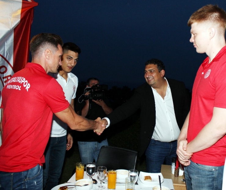 Parkenin Akrepleri Başarıyı Kutladı