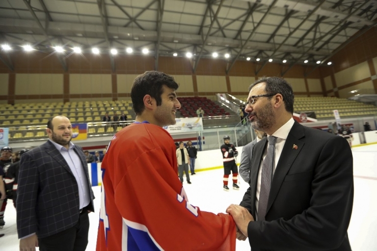 Bakan Kasapoğlu: "Spor Her Sorunu Çözen Bir Araç"