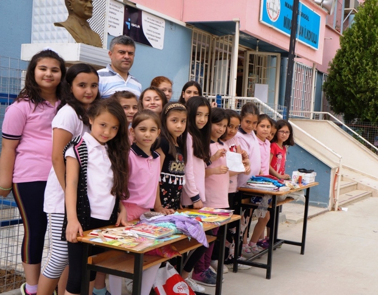 Kendileri Minik Yürekleri Büyük