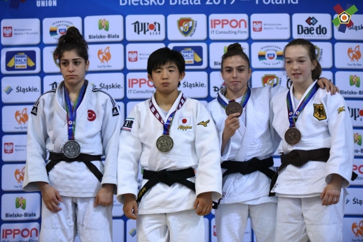 Milliler Polonya’dan 2 Gümüş Çıkarttı