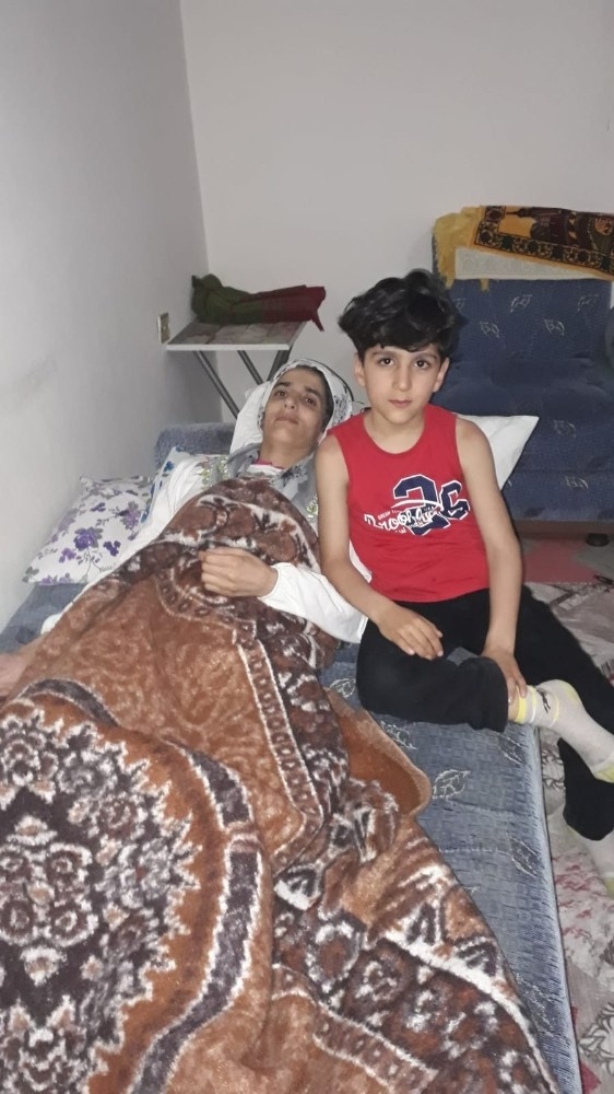 Sosyal Medya Fenomeni ’Vanlı Amcan’, İhtiyaç Sahibi Olan Ailelerin Yardımına Koşuyor