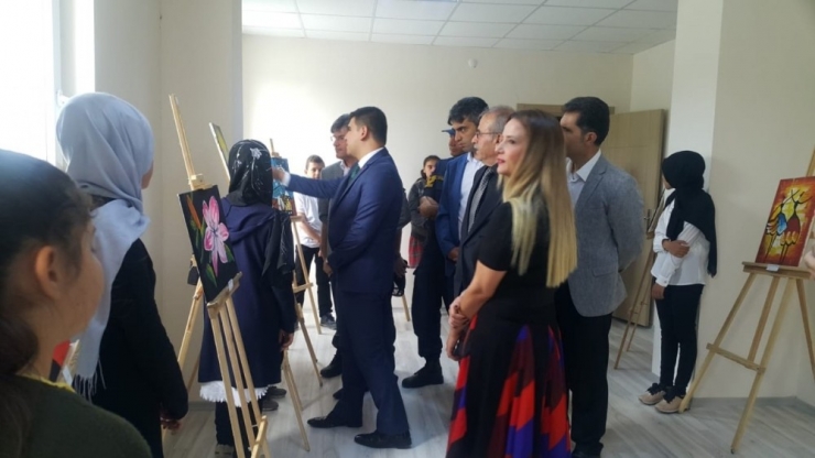 Acıgöl 4 Temmuz Ortaokulu Yılsonu Sergisi Açtı