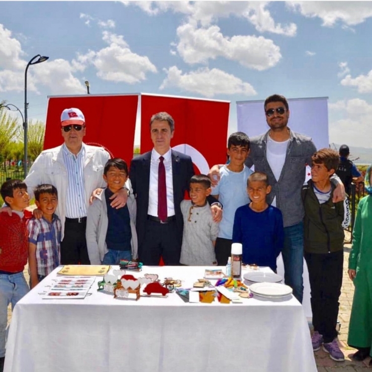 Çocukların ’Kaligrafi’ Standına Yoğun İlgi