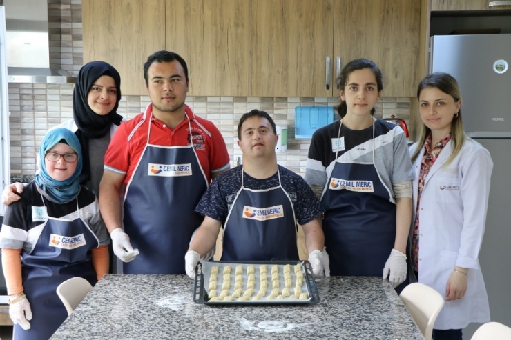 Özel Öğrencilerden, Yardıma Muhtaç Vatandaşlara İftariyelik