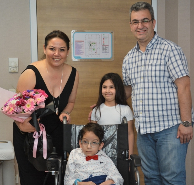 Omurilik Açıklığı Hastası Mehmet’e Anlamlı Hediye