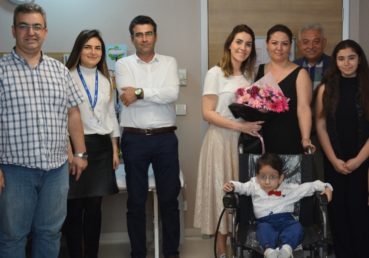 Omurilik Açıklığı Hastası Mehmet’e Anlamlı Hediye