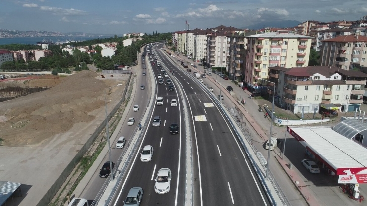 Gölcük Yüzbaşılar Kavşağı Trafiğe Açıldı