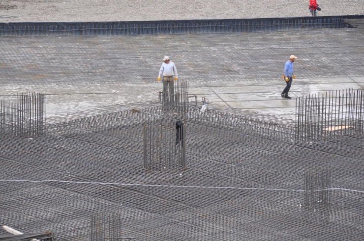 Kars Sultan Alparslan Külliyesi’nin Zemini İlmik İlmik İşliyorlar
