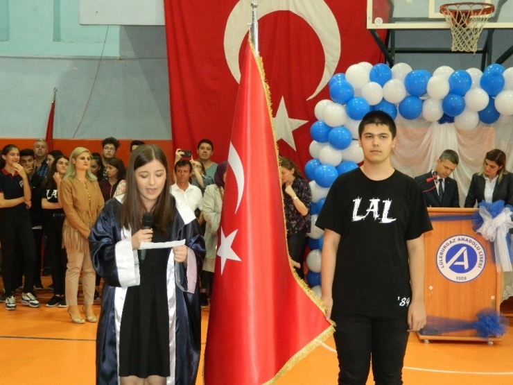 Lal’de Mezuniyet Coşkusu