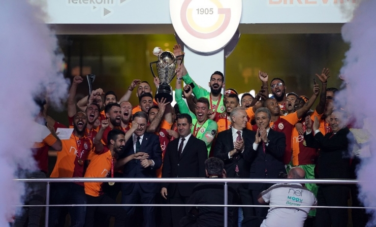 Galatasaray, 22. Şampiyonluk Kupasını Aldı