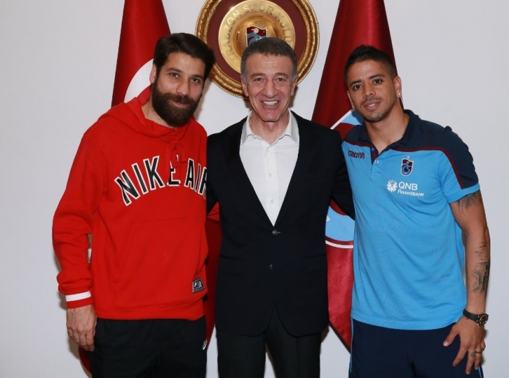 Trabzonspor’da Olcay Şahan Ve Ibanez’e Veda Plaketi