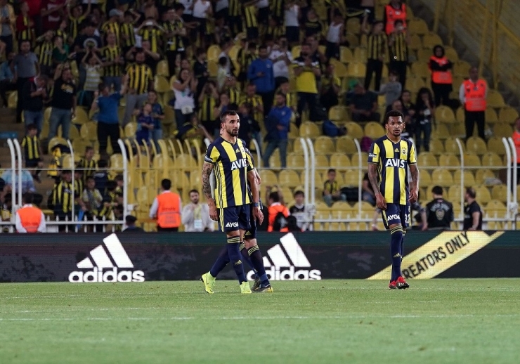 Kadıköy’de Mehmet Topal’a Tepki